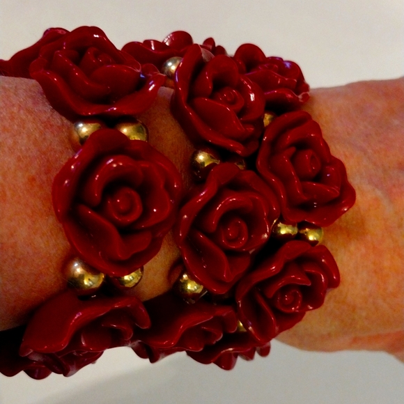 Jewelry - Beautiful 3D rose stretch fit beads bracelets.